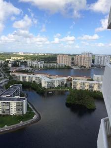 1000 Island Blvd