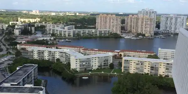 1000 Island Blvd