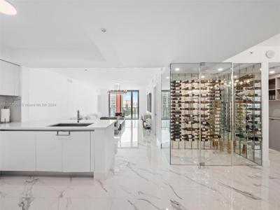 330 Sunny Isles Blvd