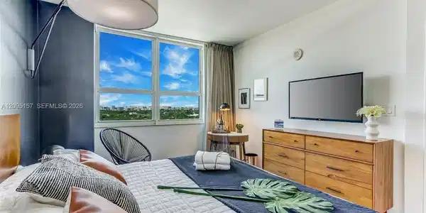 Image 3: Bedroom 2