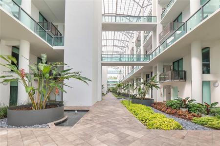 6000 Collins Ave
