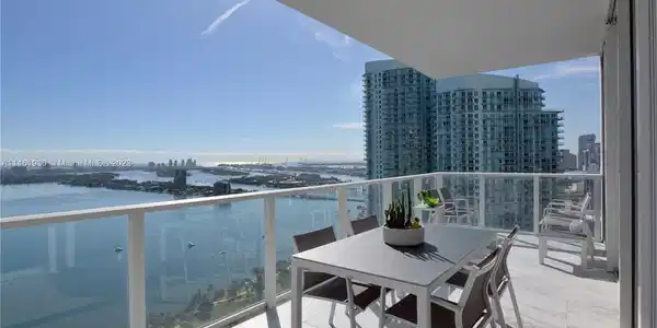 2020 N Bayshore Dr