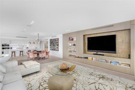 1 Collins Ave