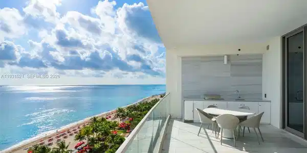 17901 Collins Ave