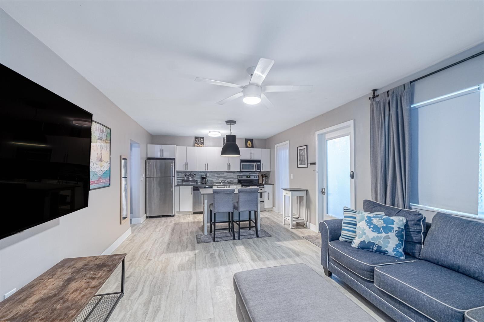 Image 4: Livingroom-Kitchen-B (1)