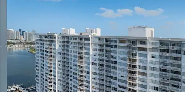 2750 NE 183rd St Unit 2012