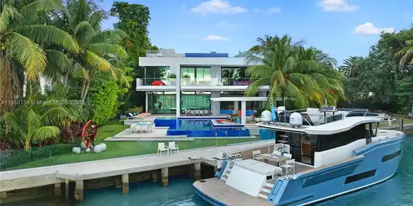 5004 N Bay Rd