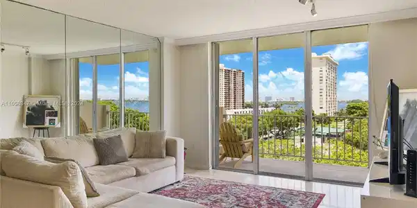 11111 Biscayne Blvd
