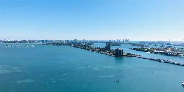 1800 N Bayshore Dr