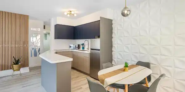 2624 NE 30th Pl