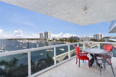 10 Venetian Way