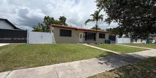 9315 Jamaica Dr