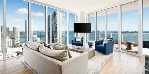 2020 N Bayshore Dr