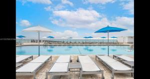19201 Collins Ave Unit 828