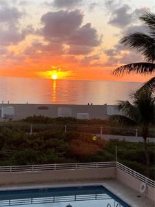 345 Ocean Dr