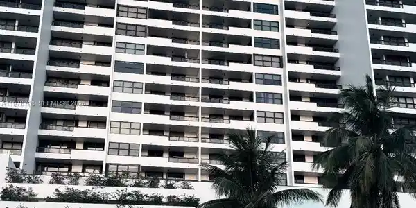 2555 Collins Ave