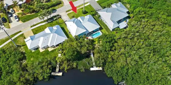228 SW Indian Groves