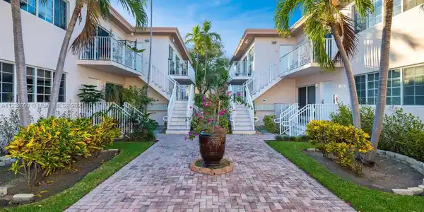 9260 Bay Harbor Ter Unit 21
