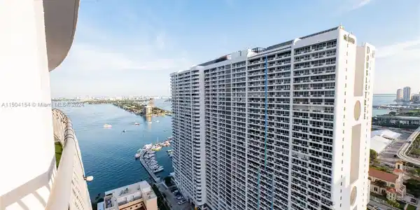 1750 N Bayshore Dr