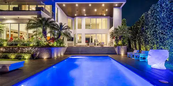 420 Island Dr