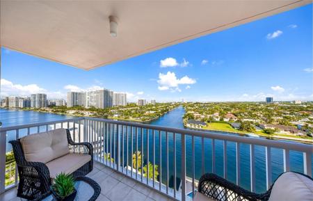 3161 S Ocean Dr