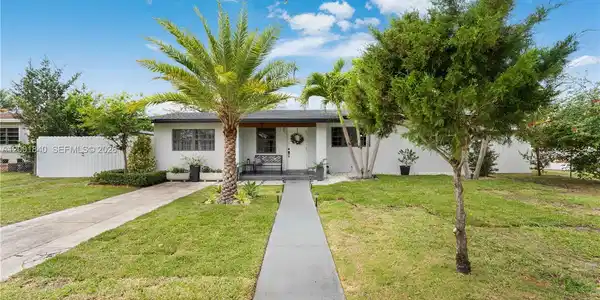 9771 Martinique Dr