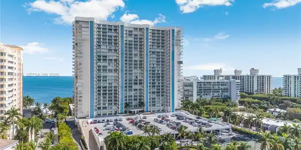 881 Ocean Dr