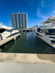 17111 Biscayne Blvd