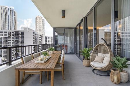 520 Brickell Key Dr
