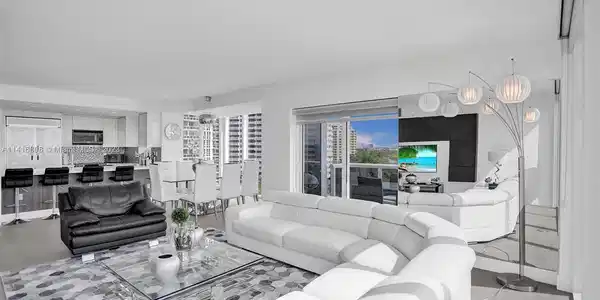 10275 Collins Ave
