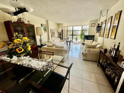400 Leslie Dr