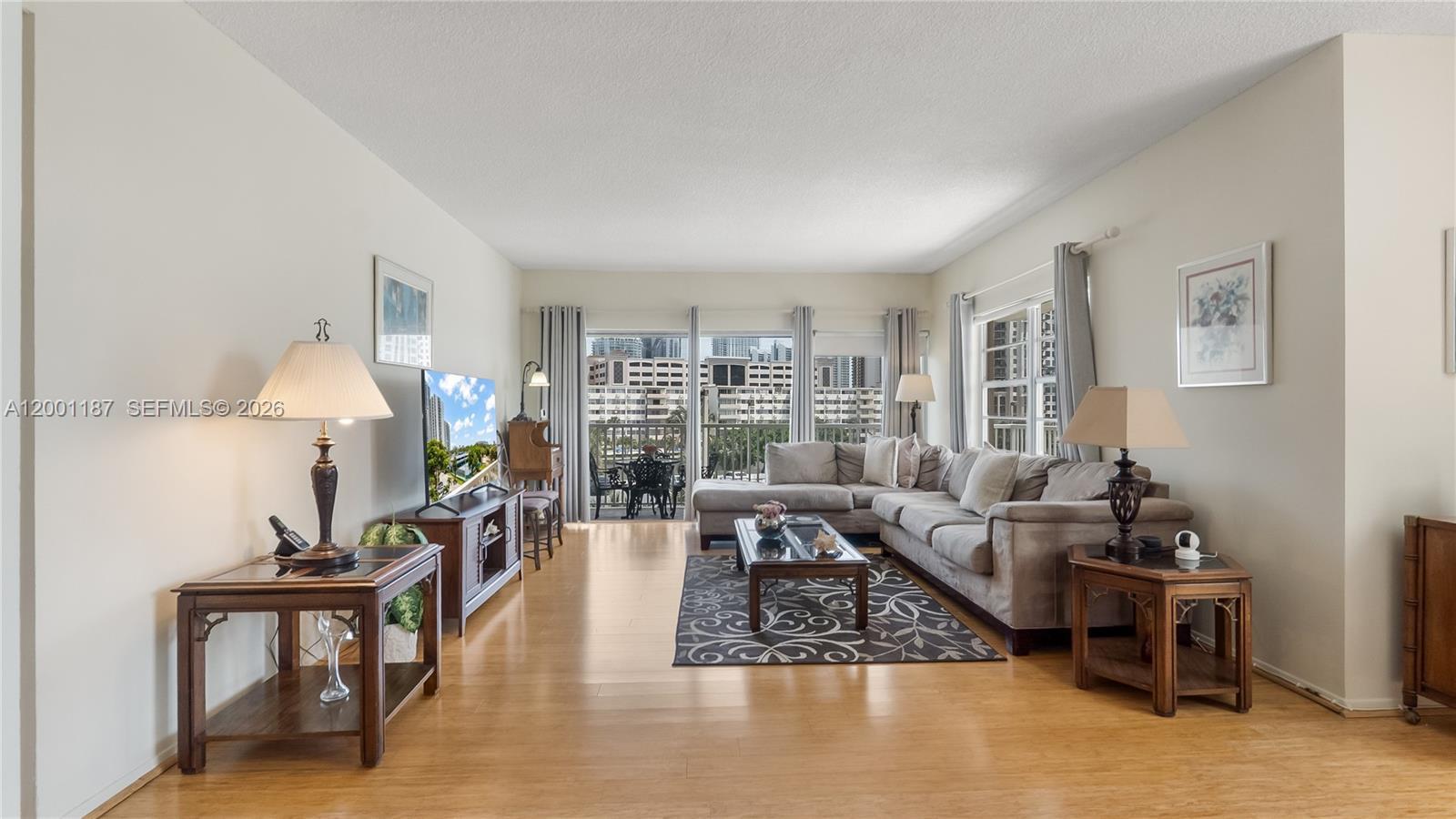 Image 4: Sun-Drenched Living Space
