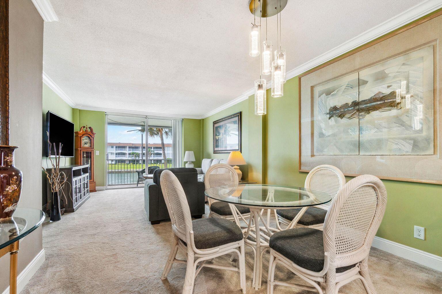 Image 4: Dining/Living Area