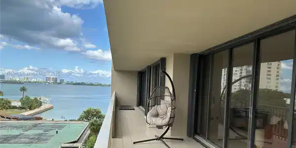 11113 Biscayne Blvd