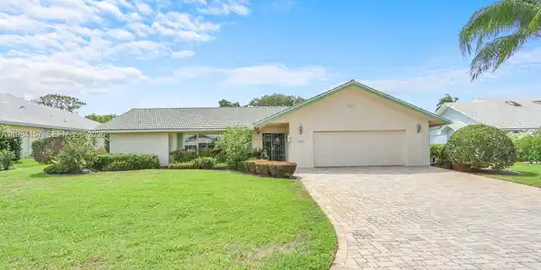 3482 SE Court Dr
