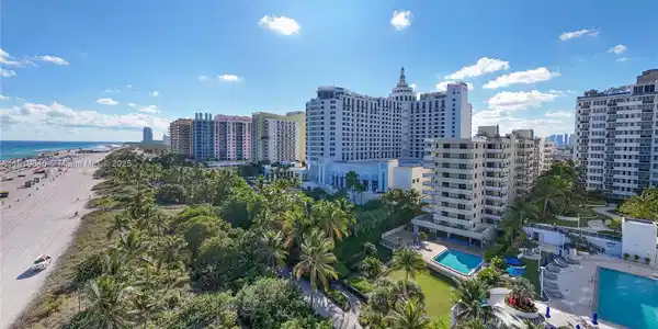 1621 Collins Ave