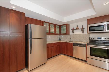 400 Leslie Dr