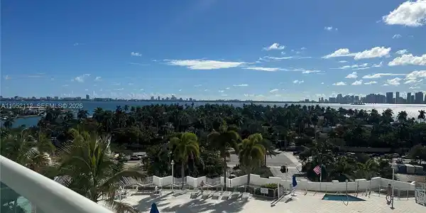 7900 Harbor Island Dr