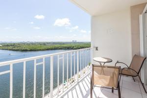 300 Bayview Dr Unit 702