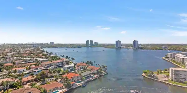 1000 W Island Blvd