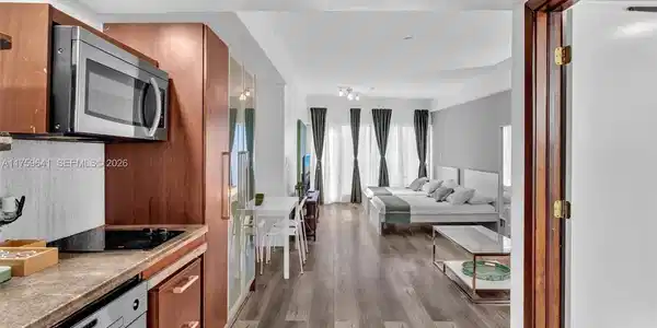 1052 Ocean Dr