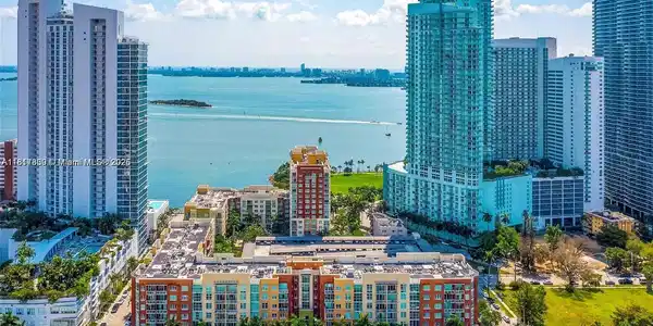 2000 N Bayshore Dr