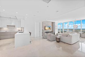 100 S Pointe Dr Unit 3302