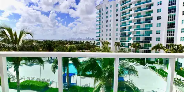 7900 Harbor Island Dr Unit 806
