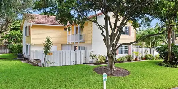 Image 2: Beautifully Maintained Community