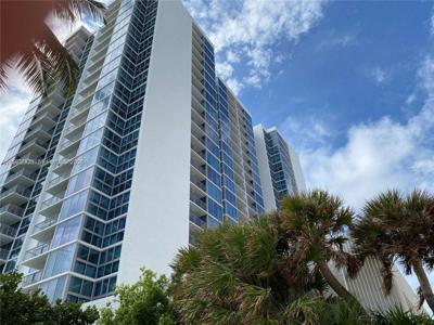 2655 Collins Ave