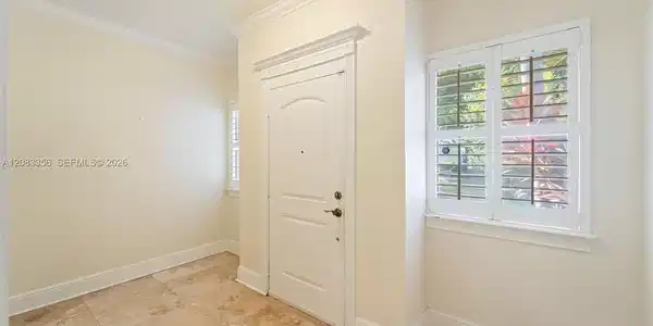 Image 4: Interior Image of Entry Foyer