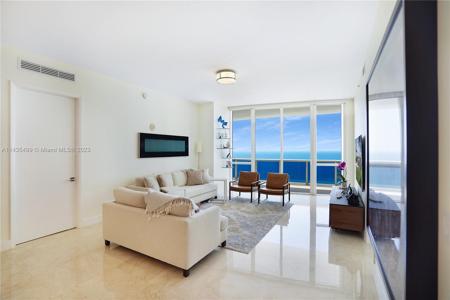 15901 Collins Ave