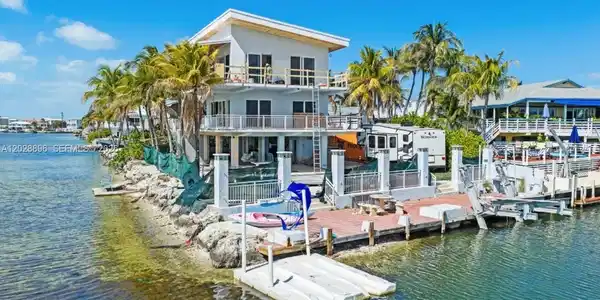233 Aberdeen Ct