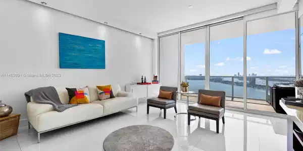 2020 N Bayshore Dr